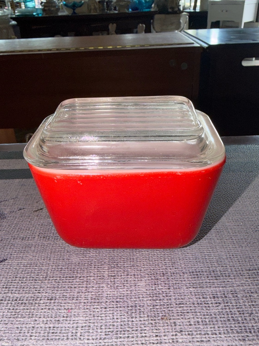 Vintage Pyrex red refrigerator dish - Picture 6 of 10
